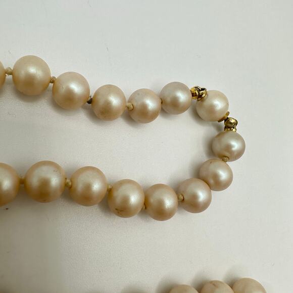 Vintage 24” strand white cream pink 8mm glass faux pearls hand knotted necklace - Picture 6 of 8